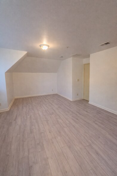 Building Photo - 112 N Fairmount St