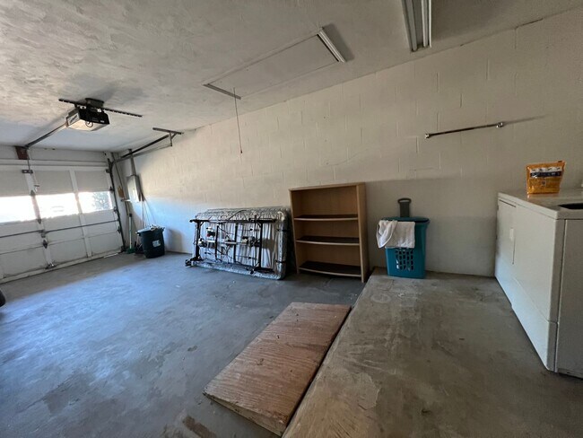 Building Photo - 913 New Bedford Dr