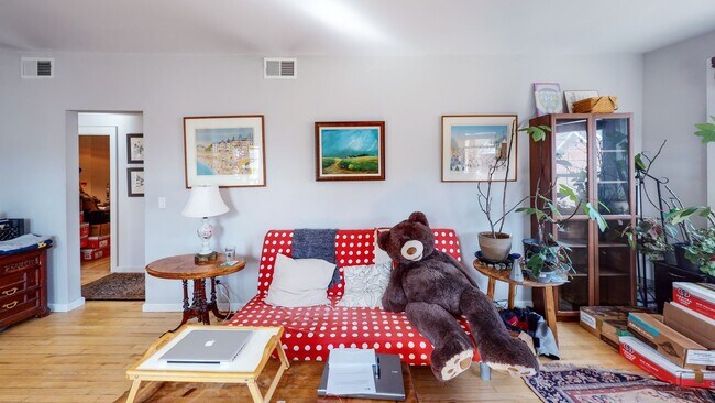 Building Photo - Remodeled 2BR in Victorian | Oversized Living & Dining | Walk to Yale | Massive Walk-In Closet