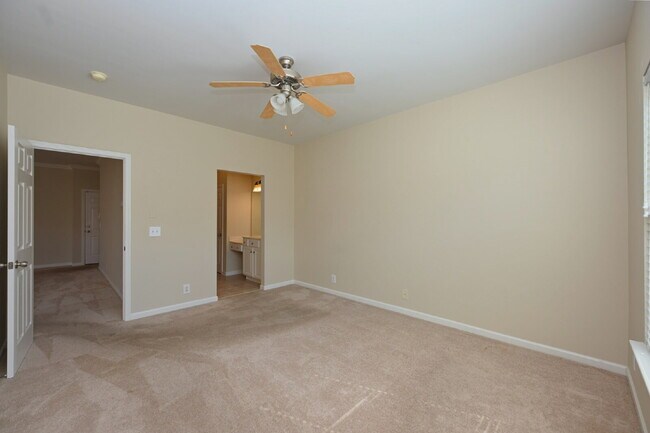 Building Photo - 2 BR Harbor Village Condo