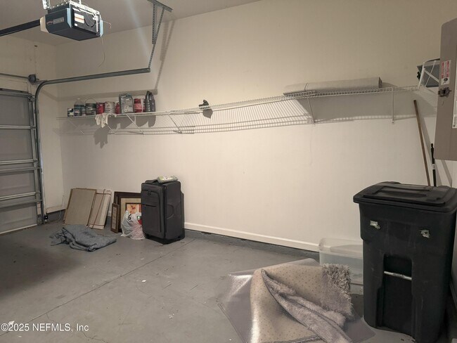 Building Photo - 580 Crystal Way