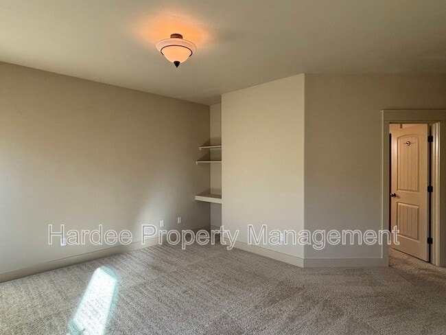 Building Photo - 6251 W Geneva St