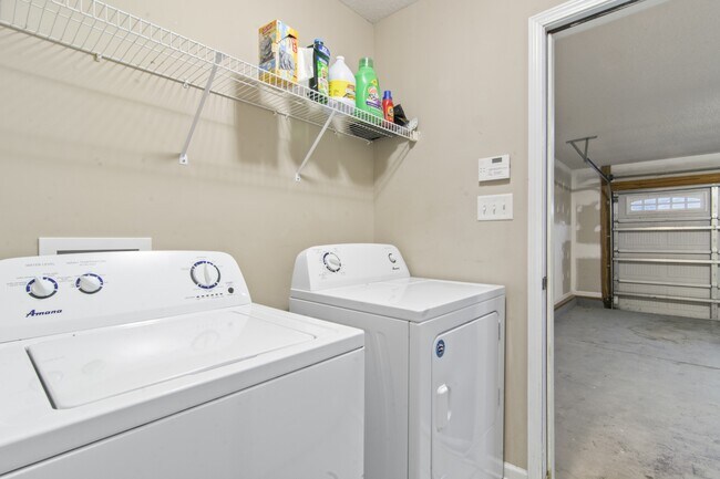 Building Photo - 752 Radiant Dr