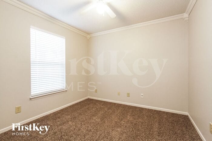 Building Photo - 744 Thornwood Ln