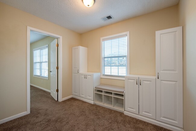 Building Photo - Spacious 4-Bedroom Home in Westside Athens...