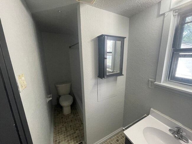 Building Photo - 102 Elmwood Ave