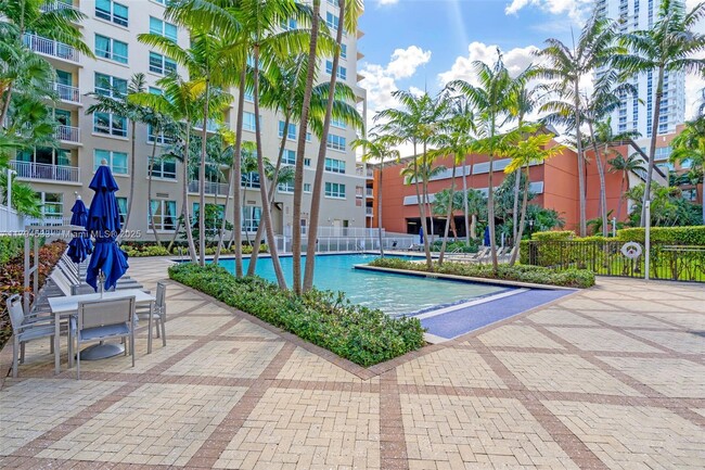 Building Photo - 2000 N Bayshore Dr