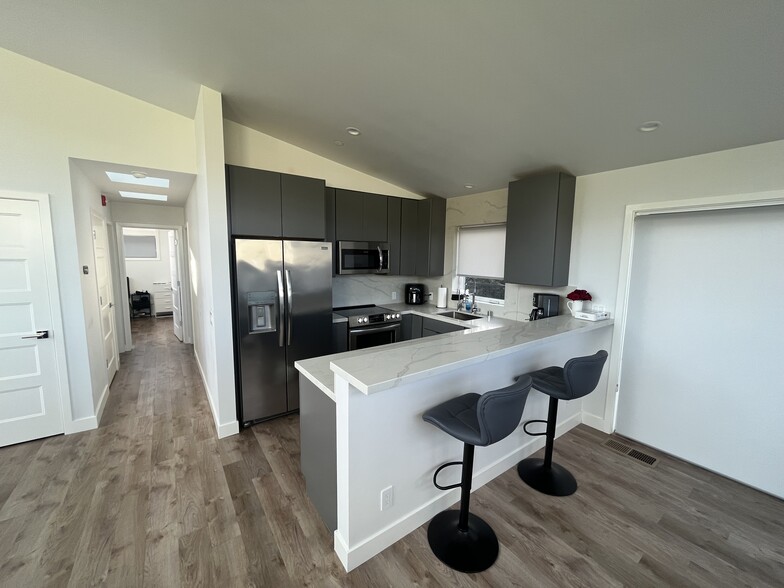 Kitchen dining counter - 245 Medio Ave