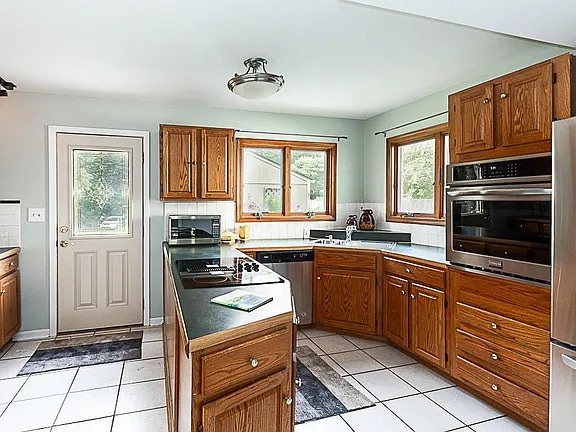 Kitchen - 224 Colonial Ave