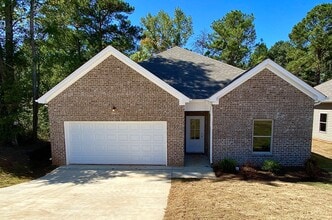 Building Photo - Home for Rent in Weaver AL... Available to View with 48 Hour Notice!!!