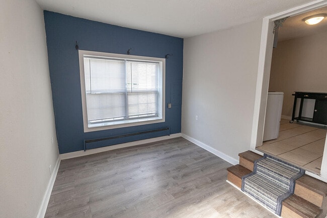 Building Photo - 306 W Worley St