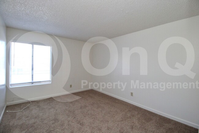 Building Photo - 6074 W Golden Ln