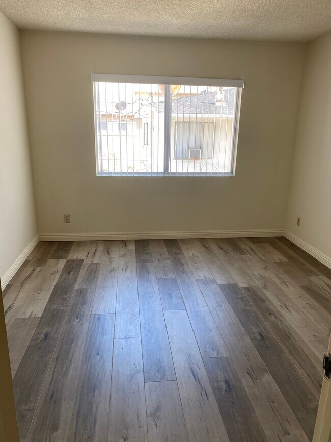 Building Photo - 11620 Iowa Ave