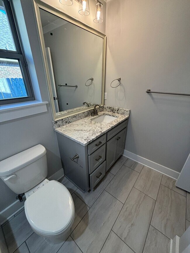 Building Photo - Like new.. GORGEOUS TIBURON BEAUTY.. Close to Barksdale Air Force Base.