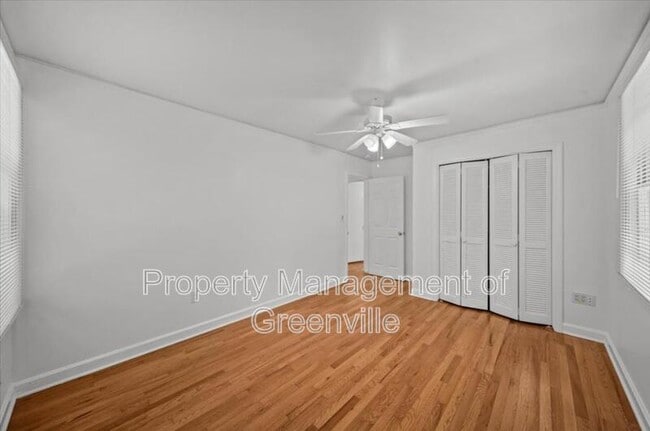 Building Photo - 304 Robin Hood Rd