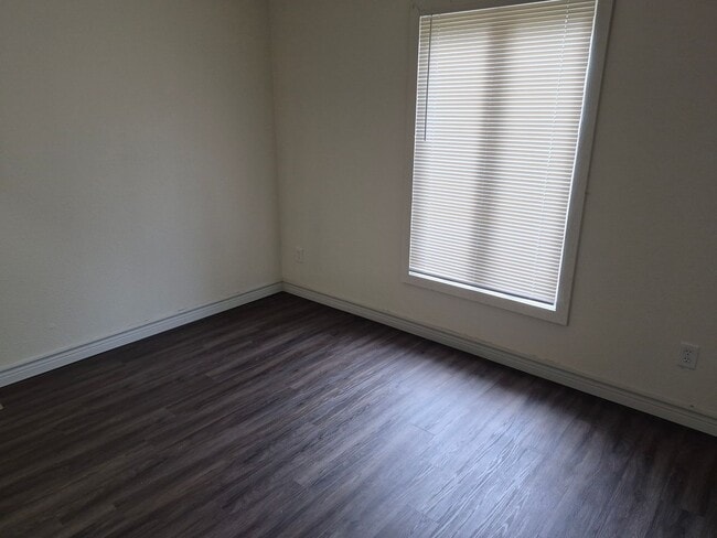 Building Photo - 5836 Ryewyck Dr