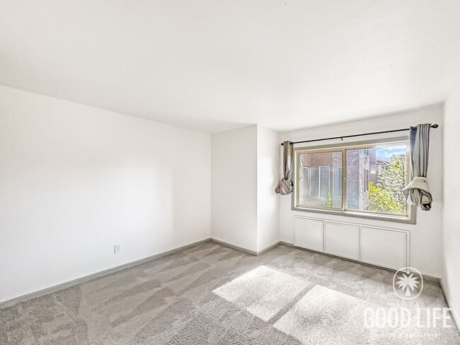 Building Photo - Spacious 2-Bed / 2-Bath Condo in Mission Ridge — Resort-Style Living in San Diego!