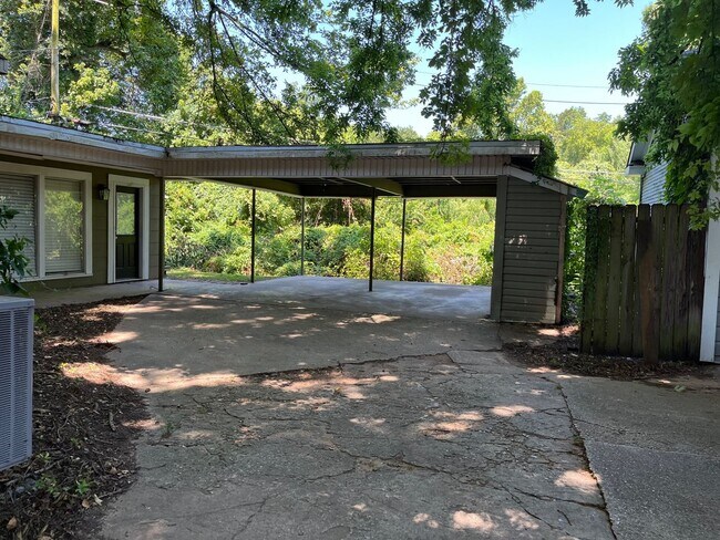 Building Photo - 1BR/1BA Broadmoor Duplex Available