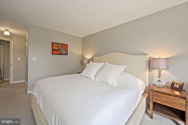 Building Photo - 1077 30th St NW