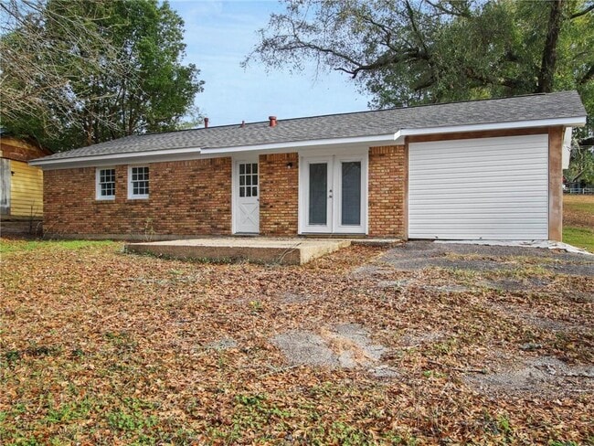 Building Photo - 526 Woodlore Dr