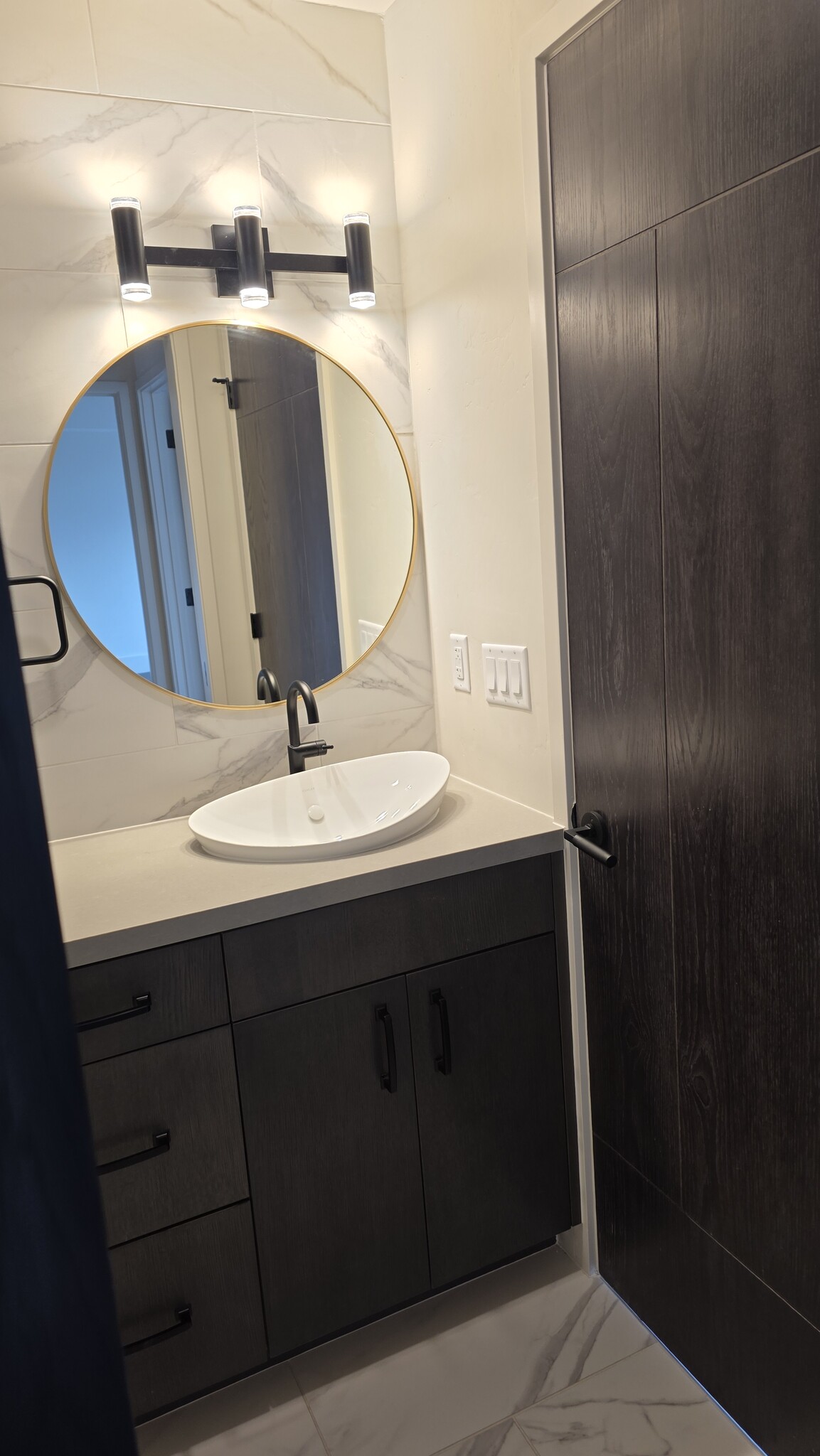 Building Photo - 80 W Main St