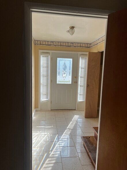 Entrance - 1025 N Main St