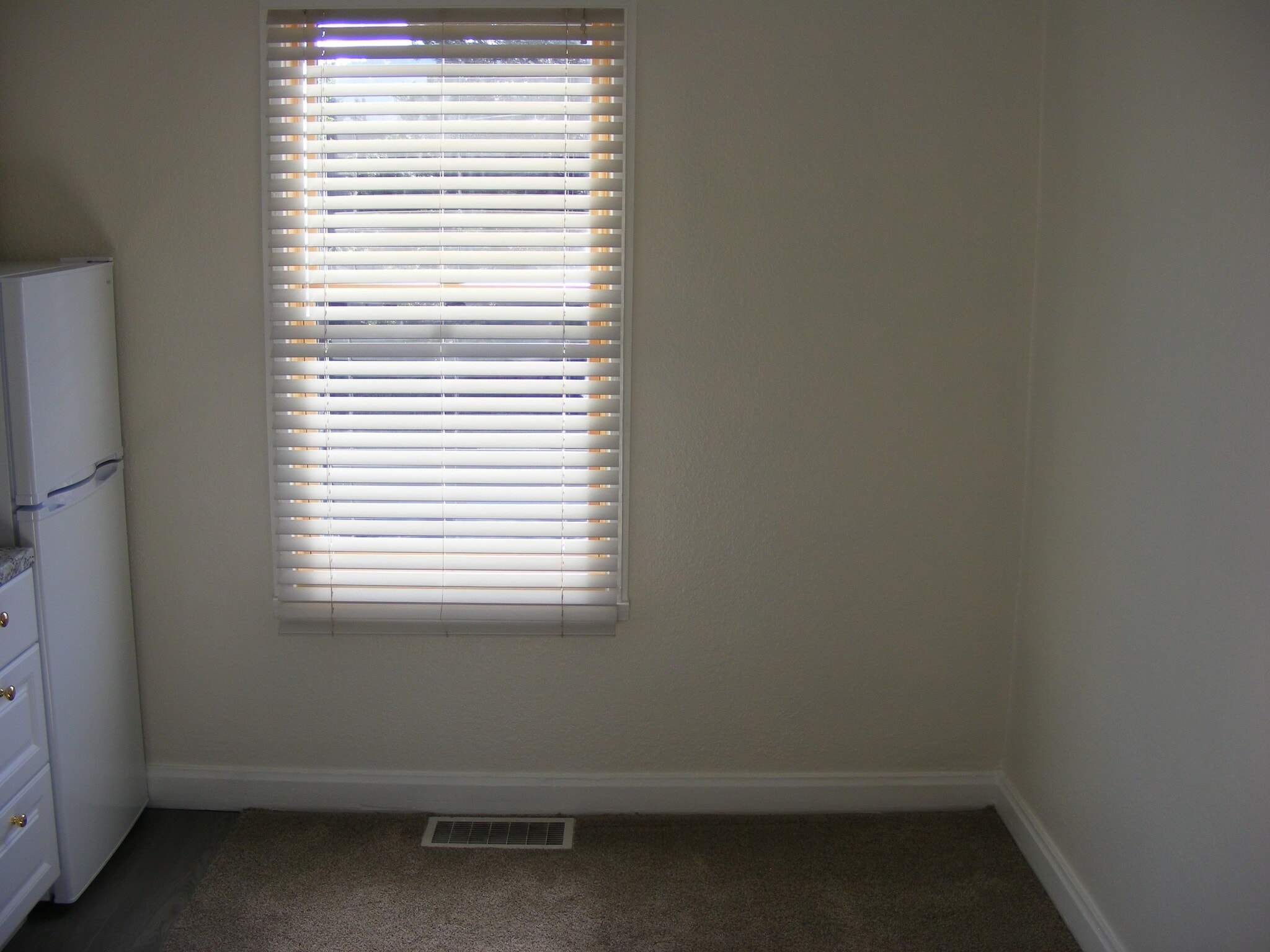 Building Photo - 115 N Park St