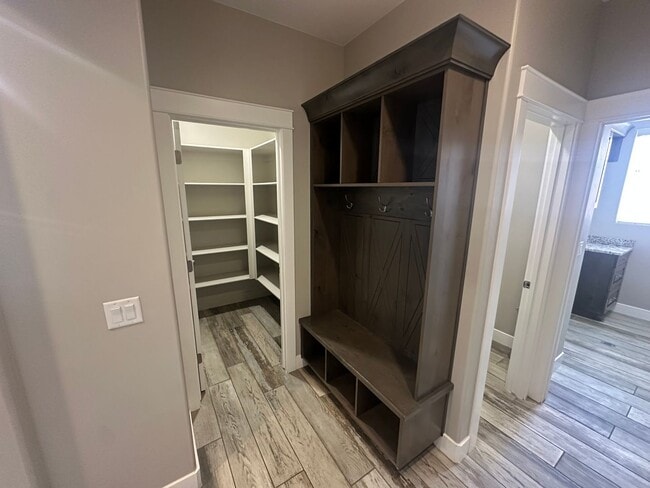 Building Photo - Custom 3 bed plus Office Single Story. Cri...