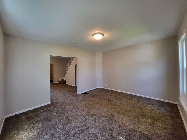 Building Photo - Affordable 3 Bedroom, 1 Bathroom Duplex wi...