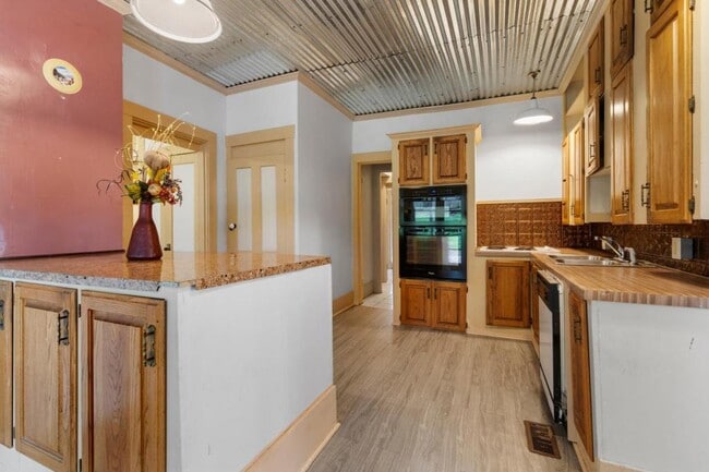 Building Photo - 113 Dell St