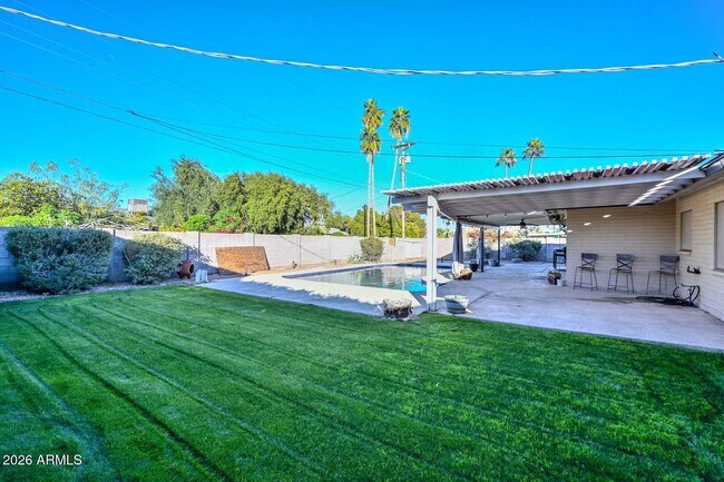 Building Photo - 6816 E Coronado Rd