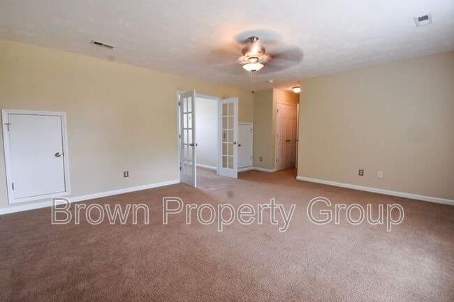 Building Photo - 71 Person Ct