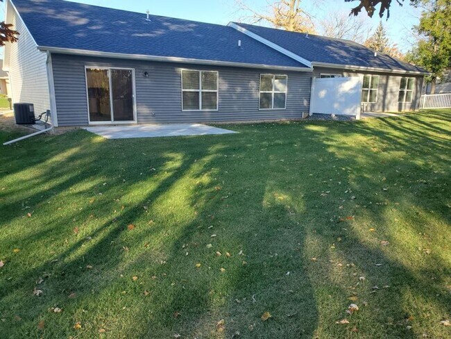 Building Photo - BRAND NEW CONSTRUCTION: 3 Bedroom 2 Full Bath Single Story in East Moline