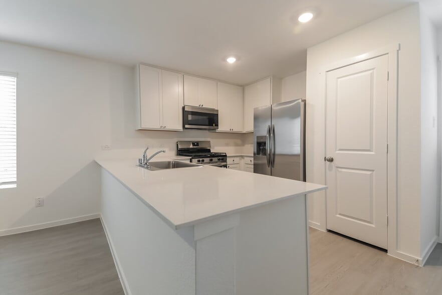Building Photo - 1040 Calley Pear Trl