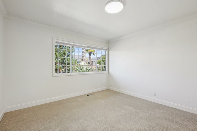 Building Photo - 114 San Marino Dr