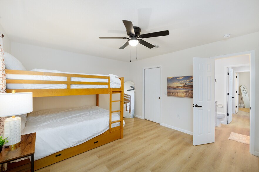 Building Photo - 4936 40th Ave N