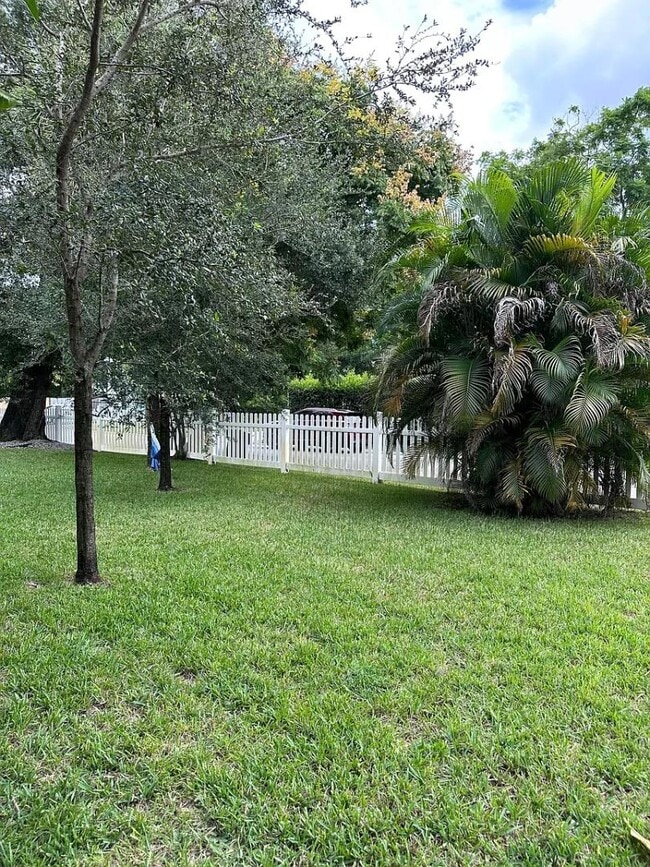 Building Photo - 3505 Iris St N