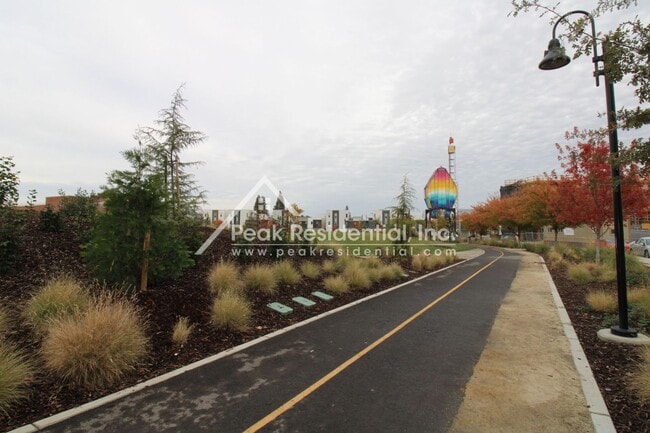 Building Photo - Beautifully Updated 1bd/1ba Land Park Area Condo with 1 Car Garage!