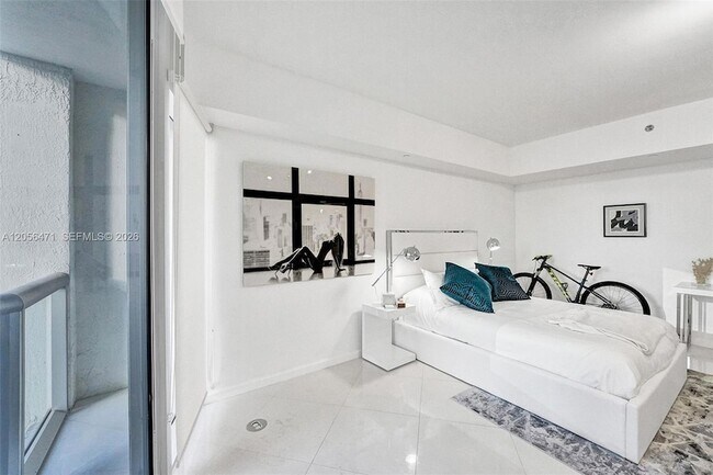 Building Photo - 475 Brickell Ave
