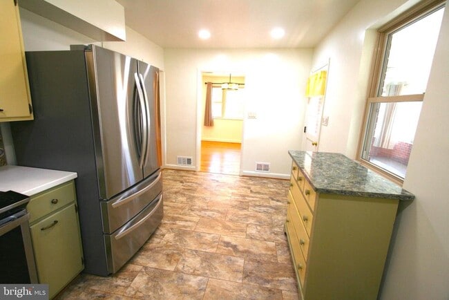 Building Photo - 10104 Towhee Ave