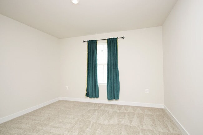 Building Photo - One Level Living With Amenities!