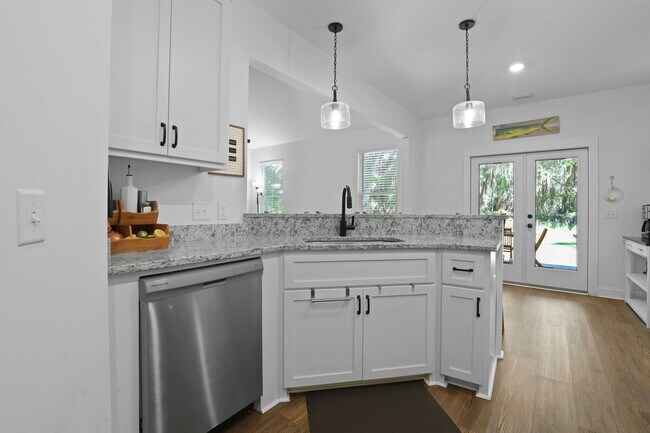 Building Photo - 3 Bedrooms, 2.5 Baths, and Endless Coastal Charm in Townsend, GA