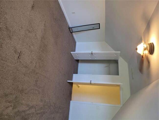 Building Photo - 175 Spinner Dr