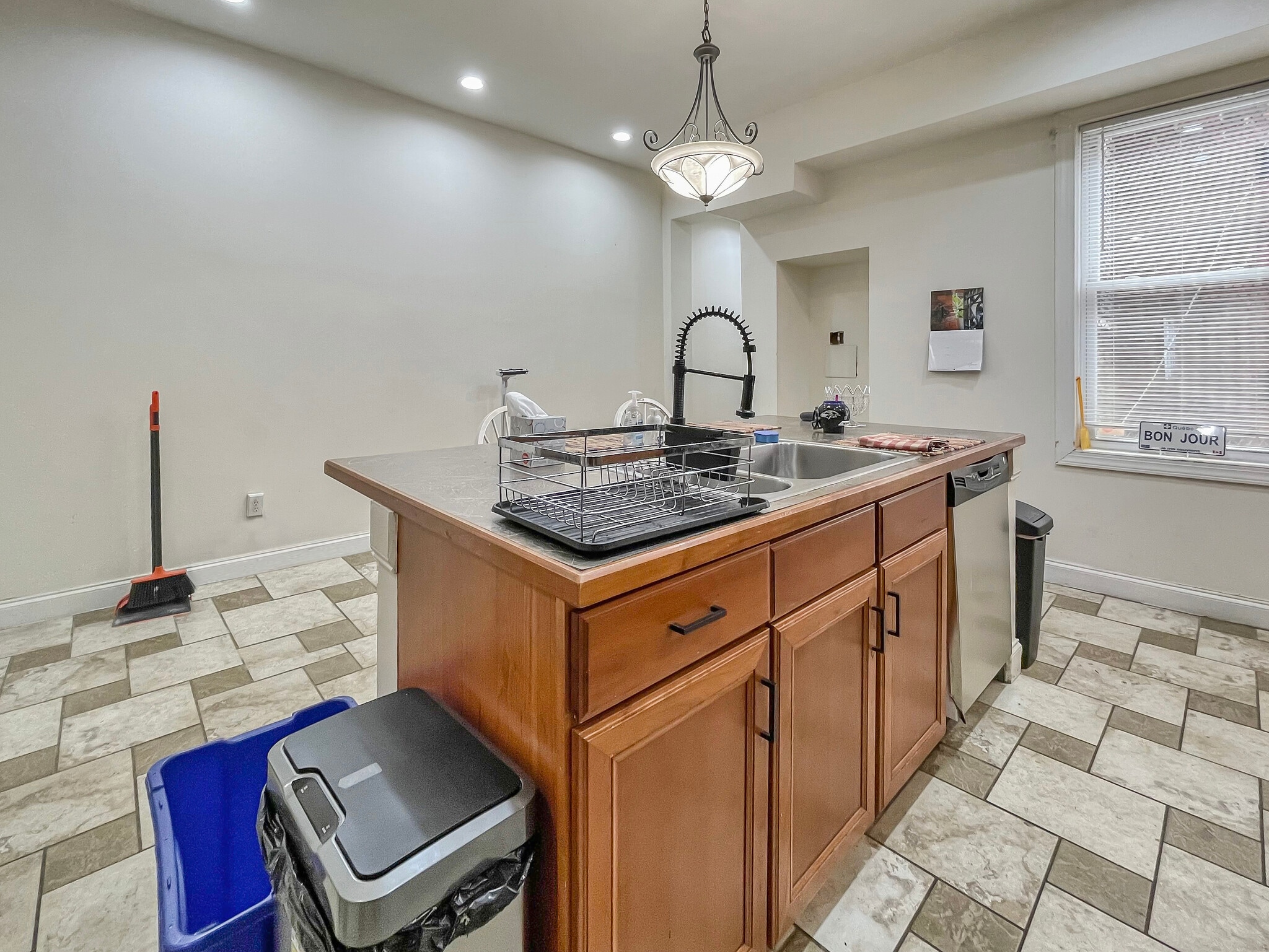 Kitchen - 2242 Linden Ave