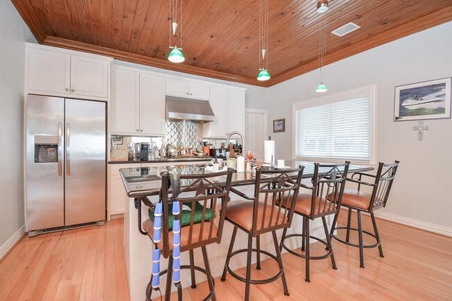 Building Photo - 400-1/2 4th St