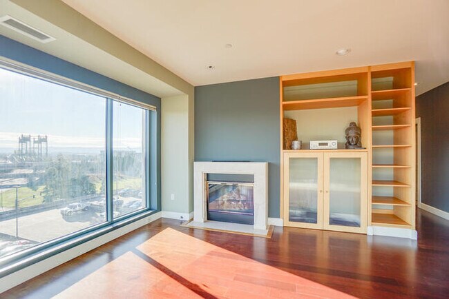 Building Photo - BEAUTIFUL TWO BEDROOM CONDO DOWNTOWN VANCOUVER
