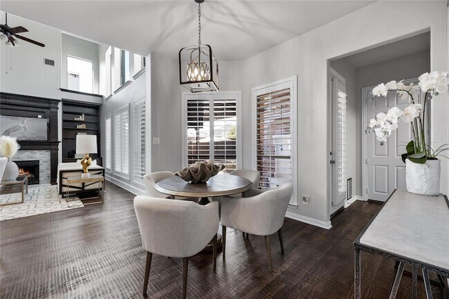 Building Photo - 1908 Thorndale Cir