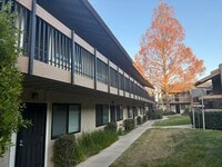 Building Photo - CAMPBELL - Downstairs unit in desirable location