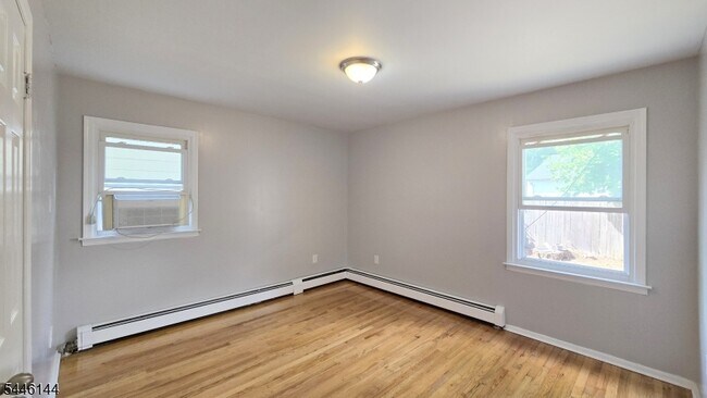 Building Photo - 267 Parker Ave.