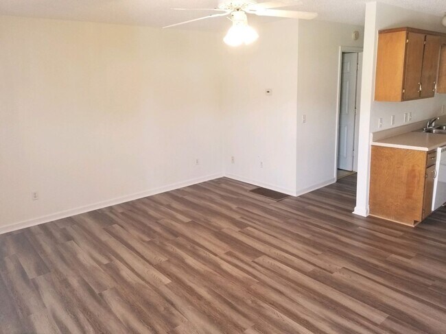 Building Photo - 1960 E First St